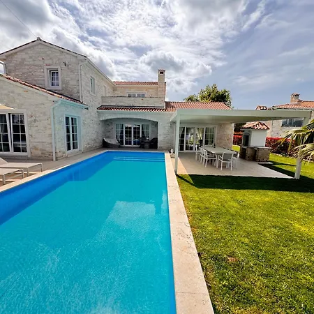 Nina Exclusive, Mit Meerblick Und Beheiztem Pool Von Mai-september *