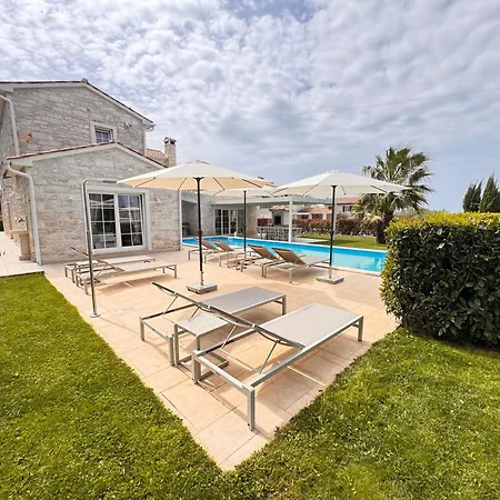 Nina Exclusive, Mit Meerblick Und Beheiztem Pool Von Mai-september *